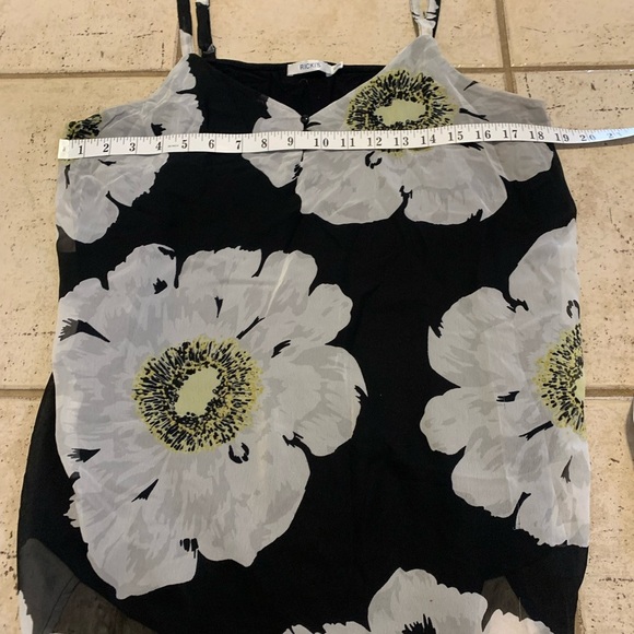 Ricki's XL Black and White Floral V-Neck Cami Tank Top - Picture 2 of 5